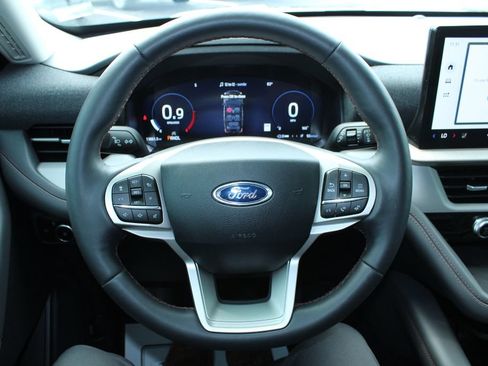 Used 2025 Ford Explorer Active w/ Active Comfort Package AWD/4WD image 41