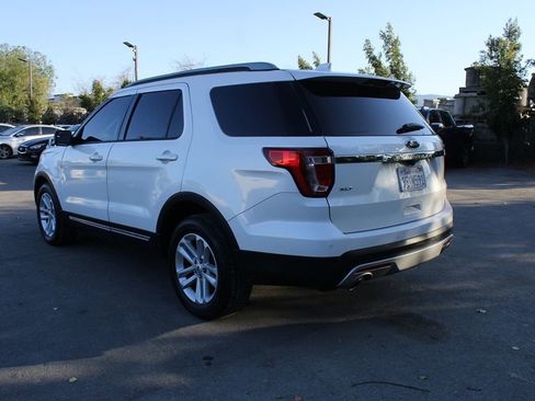 Used 2016 Ford Explorer XLT w/ Equipment Group 202A FWD image 5