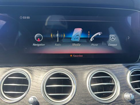 Used 2019 Mercedes-Benz E 300 4MATIC image 23