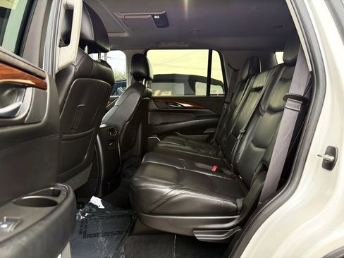 Used 2016 Cadillac Escalade Luxury RWD image 11
