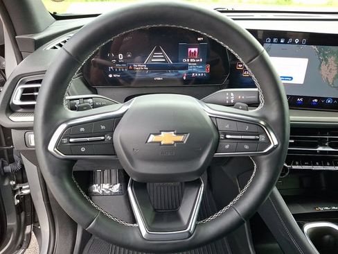 Used 2026 Chevrolet Traverse LT w/ Driver Confidence Package FWD image 17
