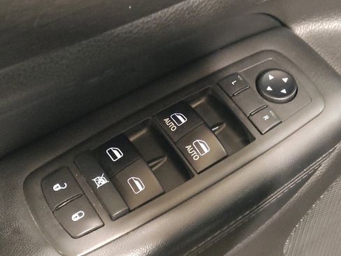 Used 2018 Jeep Grand Cherokee Laredo image 27