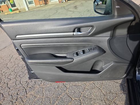 Used 2019 Nissan Altima 2.5 SL FWD image 8