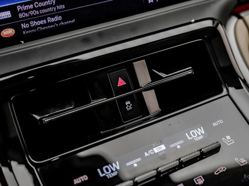 Used 2025 Porsche Panamera w/ Premium Package image 56