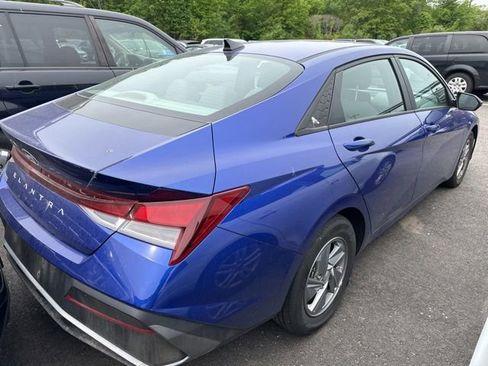 Used 2024 Hyundai Elantra SE FWD image 3