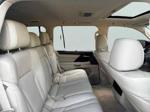 Used 2019 Lexus LX 570 4WD w/ Luxury Package image 39