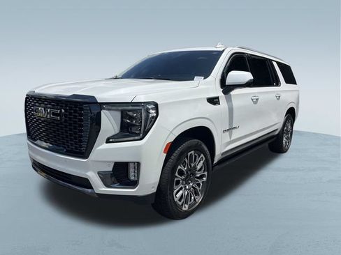 Used 2023 GMC Yukon XL Denali Ultimate AWD/4WD image 9