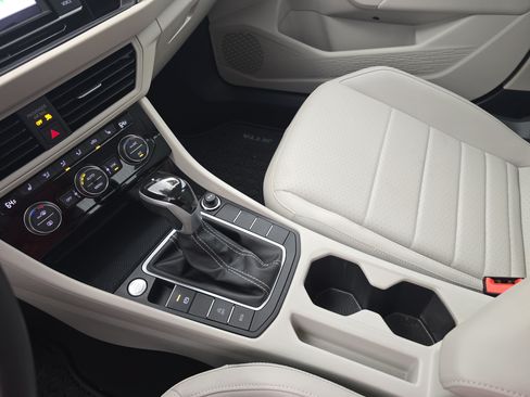 Certified 2023 Volkswagen Jetta SE FWD image 24