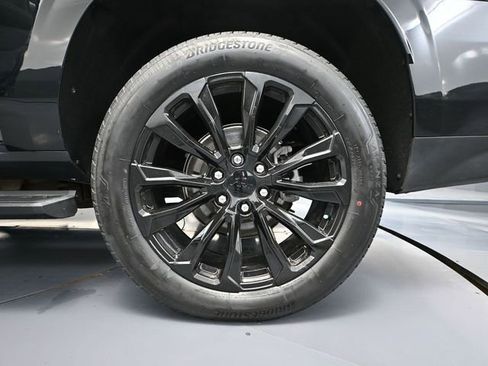 Used 2023 GMC Yukon XL Denali image 16