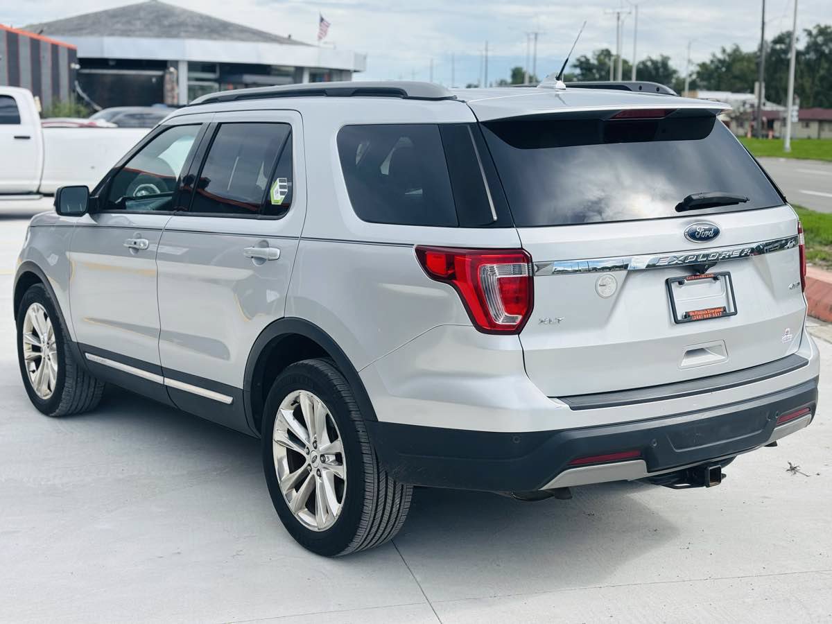 Used 2019 Ford Explorer XLT w/ Equipment Group 202A AWD/4WD image 14