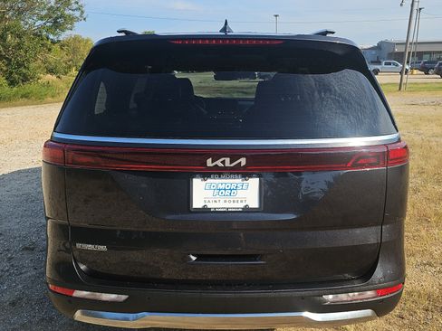 Used 2022 Kia Carnival SX FWD image 5