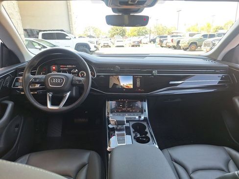 Used 2022 Audi Q8 Premium image 17