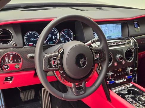 Used 2022 Rolls-Royce Cullinan Black Badge w/ Dark Exterior Package image 34