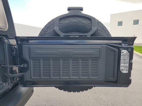 Used 2022 Jeep Wrangler Unlimited Rubicon 4xe w/ Steel Bumper Group image 16