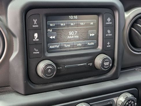 Used 2018 Jeep Wrangler Unlimited Sport image 19