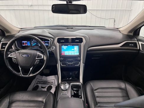 Used 2017 Ford Fusion SE w/ Fusion SE Technology Package FWD image 34
