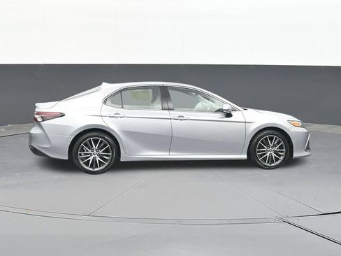 Used 2024 Toyota Camry XLE FWD image 18