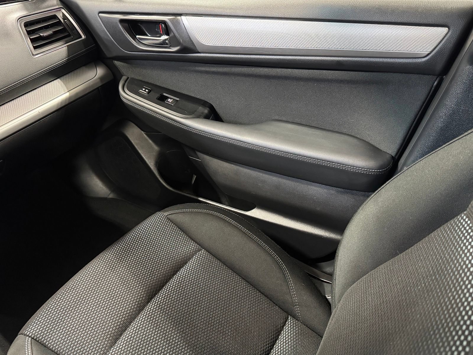 Used 2019 Subaru Outback 2.5i Premium AWD/4WD image 41