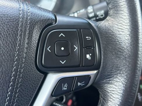 Used 2018 Toyota Sienna SE w/ Carpet Mat Package FWD image 26