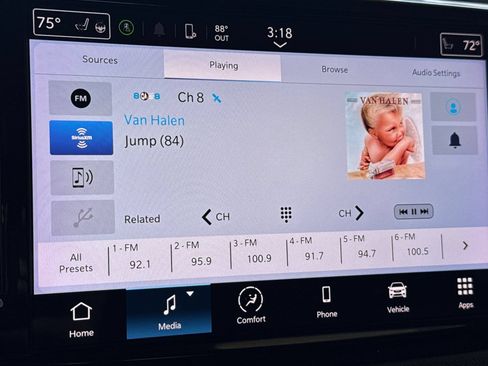 Used 2023 Chrysler Pacifica Touring-L FWD image 19