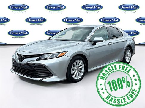 Used 2018 Toyota Camry LE FWD image 3