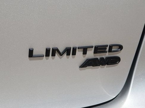 Certified 2023 Chrysler Pacifica Limited w/ S Appearance Package AWD/4WD image 13