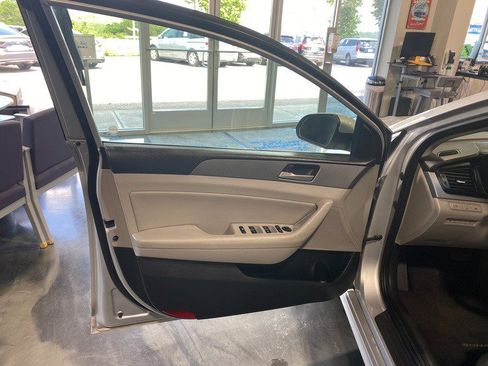 Used 2019 Hyundai Sonata SEL w/ Tech Package 02 FWD image 13