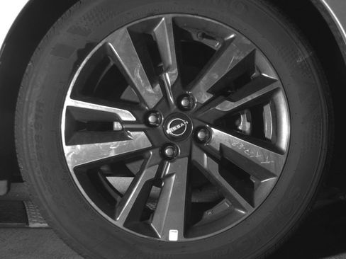 Used 2025 Nissan Versa SV image 13