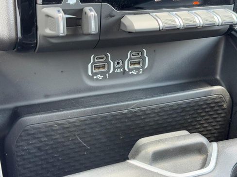 Used 2023 RAM 1500 Laramie AWD/4WD image 21