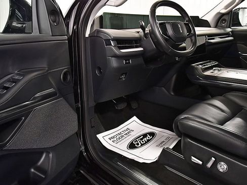 Used 2025 Lincoln Navigator Reserve AWD/4WD image 16
