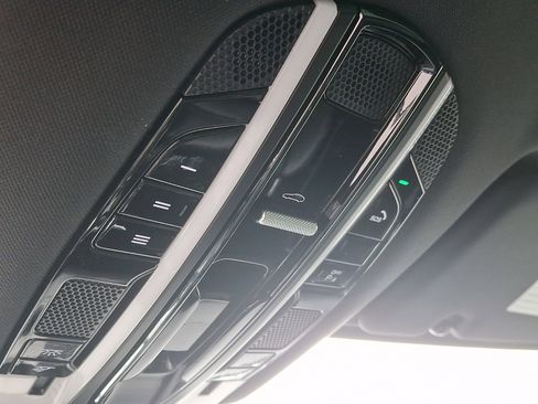 Used 2021 Porsche Cayenne AWD/4WD image 25