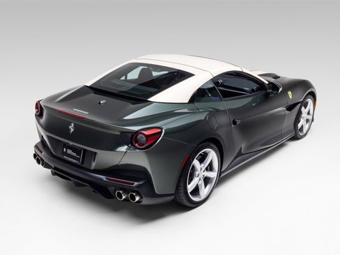Certified 2019 Ferrari Portofino RWD image 14