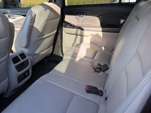Used 2017 Honda Pilot Touring image 14