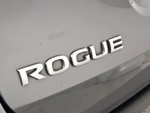 Used 2017 Nissan Rogue SL image 12