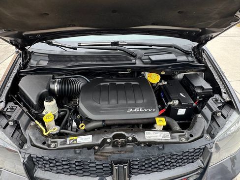 Used 2017 Dodge Grand Caravan SE image 25