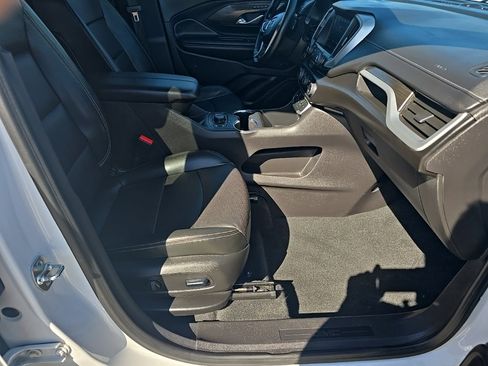 Used 2024 GMC Terrain SLT image 5