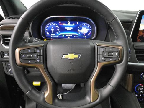 Used 2023 Chevrolet Suburban High Country image 4