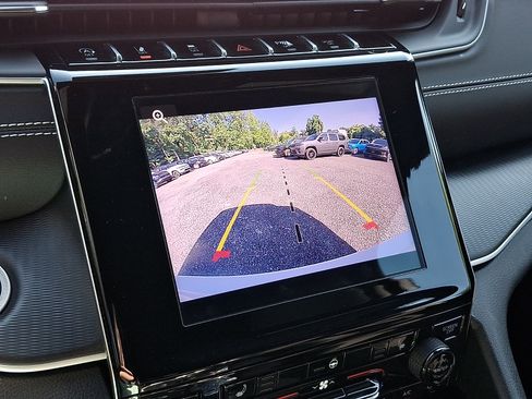 Certified 2023 Jeep Grand Cherokee Altitude AWD/4WD image 18