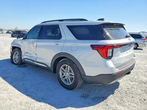 Used 2025 Ford Explorer Active w/ Active Comfort Package RWD image 4