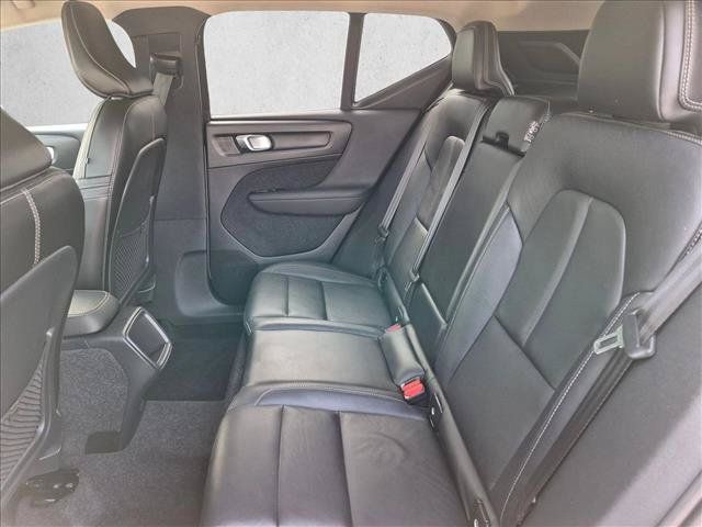 Used 2019 Volvo XC40 T5 Momentum AWD/4WD image 17