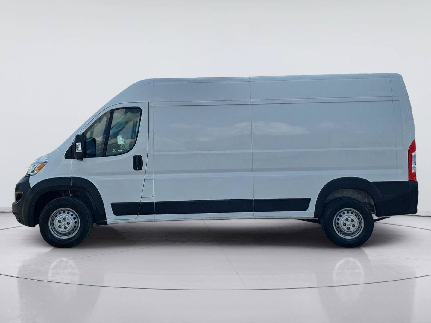 Used 2025 RAM ProMaster 2500 w/ Convenience Group FWD image 2