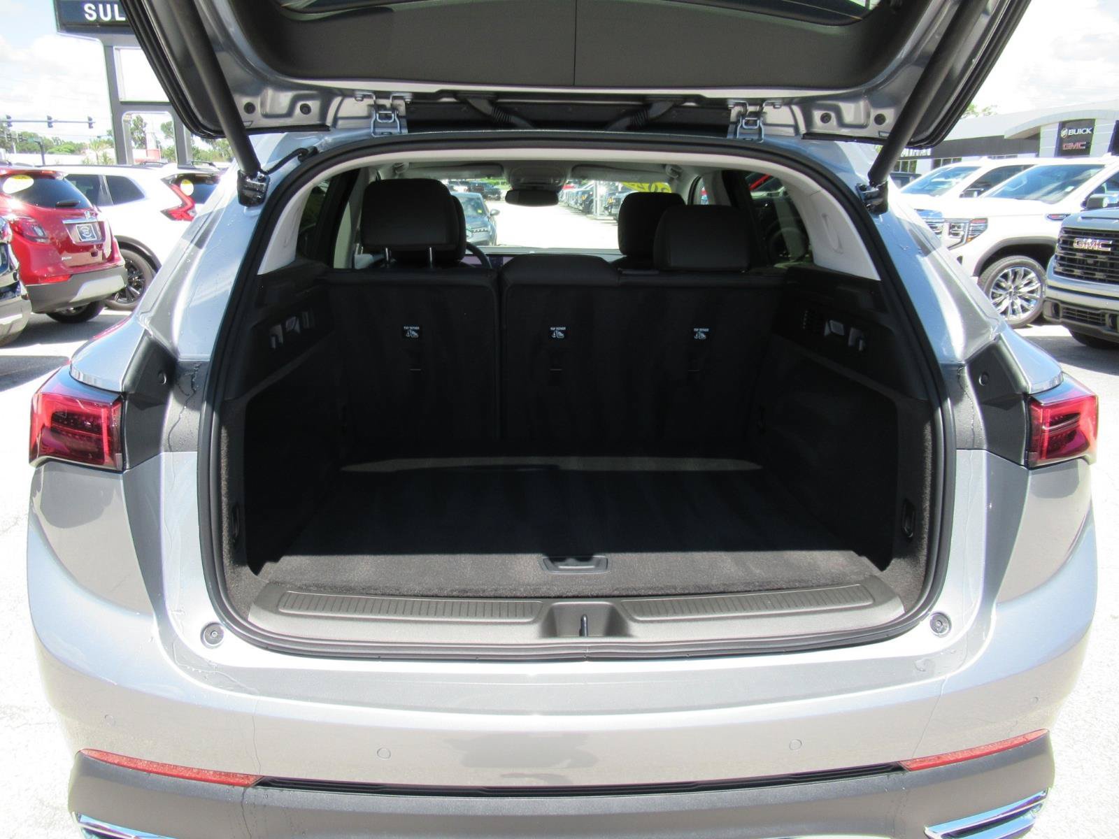 Used 2025 Buick Envision Preferred AWD/4WD image 37