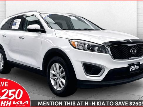 Used 2017 Kia Sorento AWD image 1