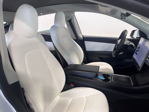 Used 2021 Tesla Model Y Long Range image 10