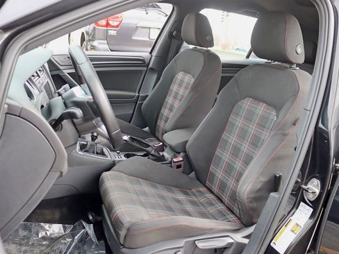 Used 2017 Volkswagen GTI Sport image 27