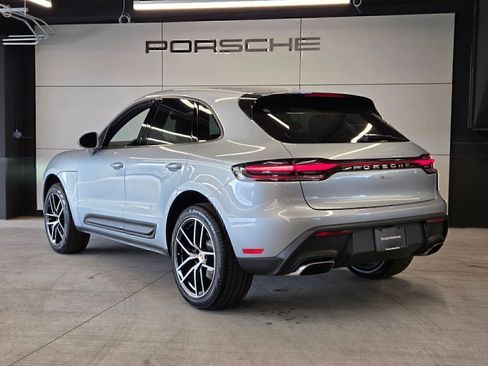Certified 2026 Porsche Macan AWD/4WD image 3