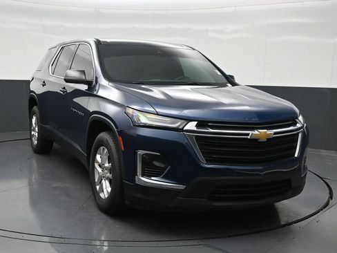 Used 2023 Chevrolet Traverse LS FWD image 8
