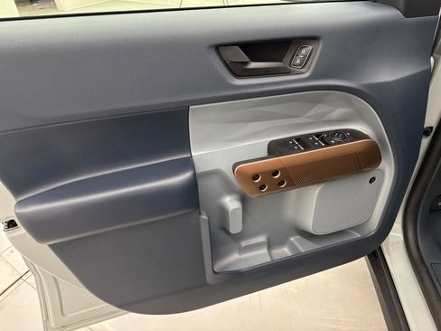 Used 2023 Ford Maverick Lariat w/ Lariat Luxury Package image 11