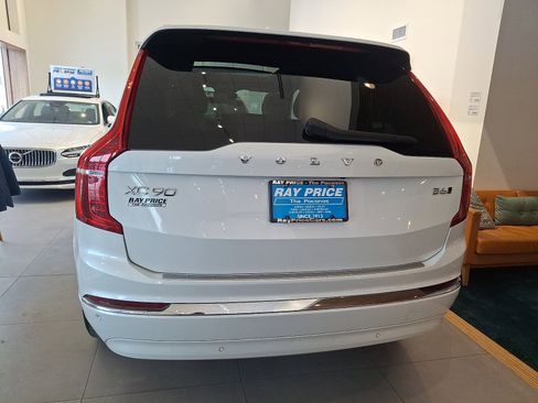 Certified 2023 Volvo XC90 B6 Ultimate w/ Protection Package Premier image 4