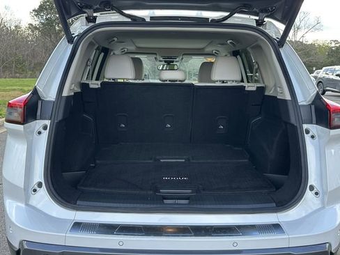 Certified 2025 Nissan Rogue SL w/ Tech Package image 19